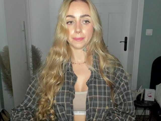 SEXYcoralie live cam on BongaCams