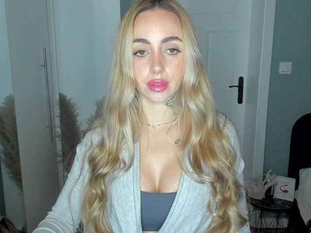 SEXYcoralie live cam