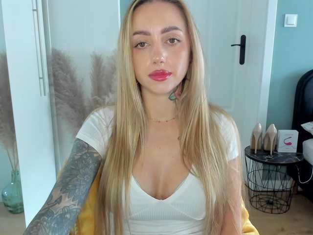 SEXYcoralie live cam on BongaCams
