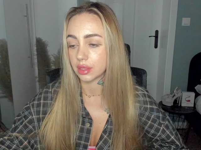 SEXYcoralie live cam on BongaCams