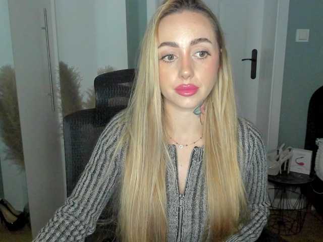 SEXYcoralie, en directo ahora en BongaCams
