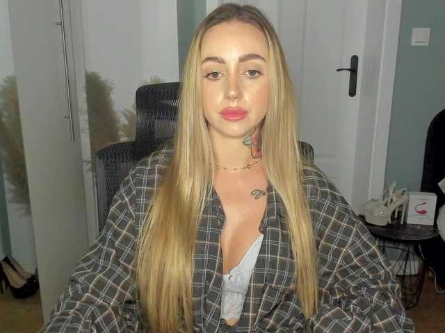 SEXYcoralie live cam on BongaCams