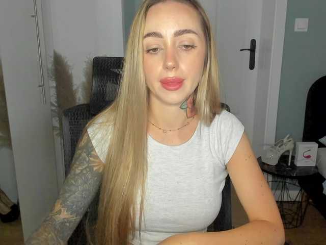 SEXYcoralie live cam on BongaCams