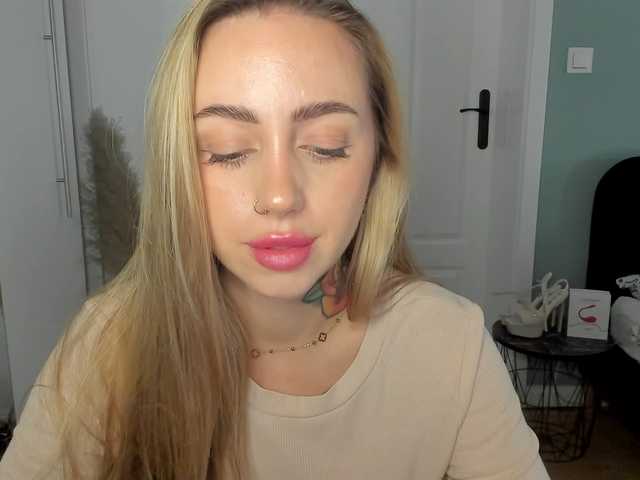 SEXYcoralie live cam on BongaCams