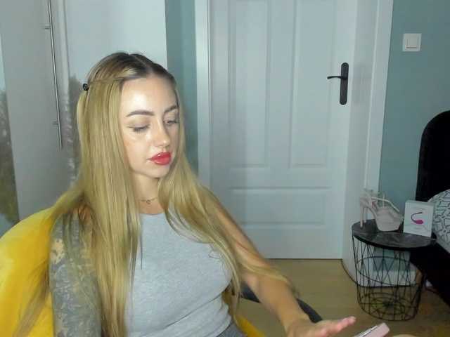 SEXYcoralie live cam on BongaCams