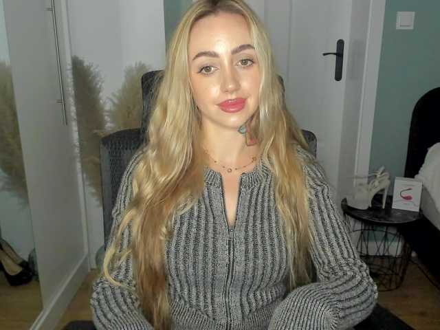 SEXYcoralie live cam on BongaCams