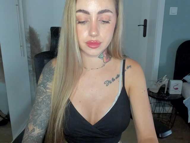 SEXYcoralie live cam on BongaCams