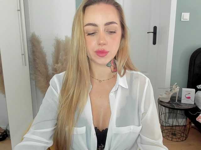 SEXYcoralie live cam on BongaCams