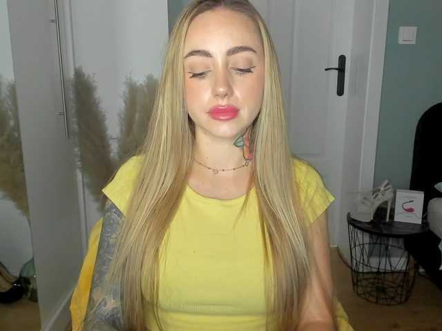 SEXYcoralie live cam on BongaCams