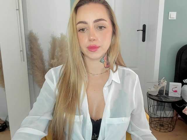 SEXYcoralie live cam on BongaCams