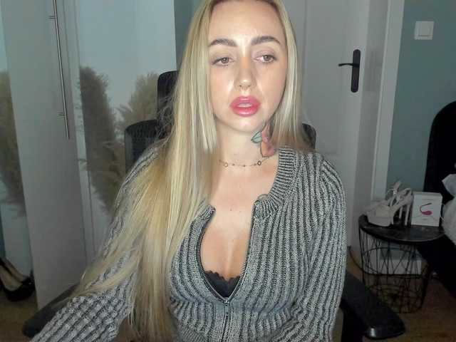 SEXYcoralie live cam preview