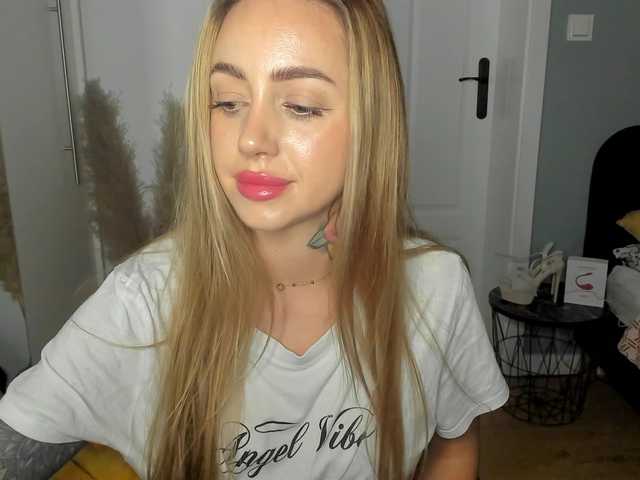 SEXYcoralie live cam on BongaCams