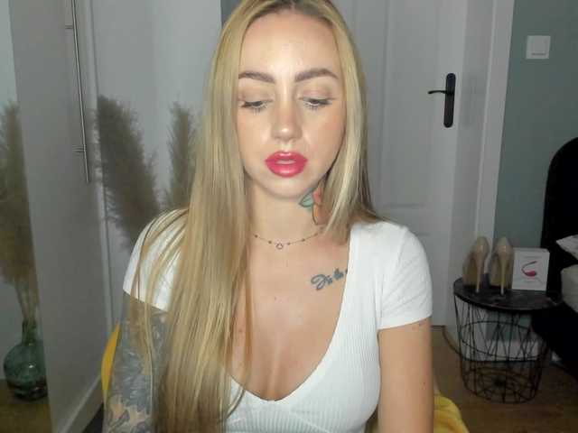 SEXYcoralie live cam on BongaCams
