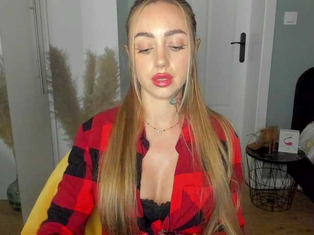 SEXYcoralie live cam on BongaCams