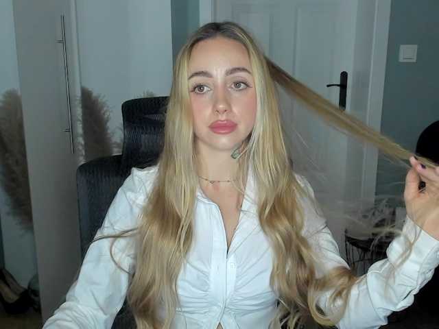 SEXYcoralie live cam on BongaCams