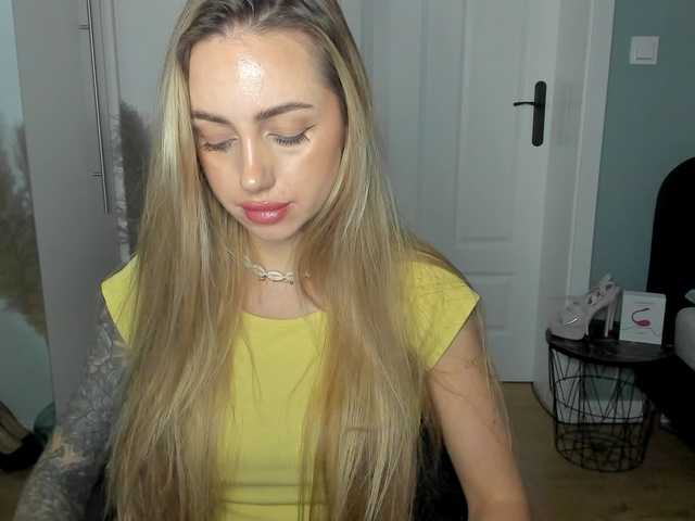SEXYcoralie live cam on BongaCams