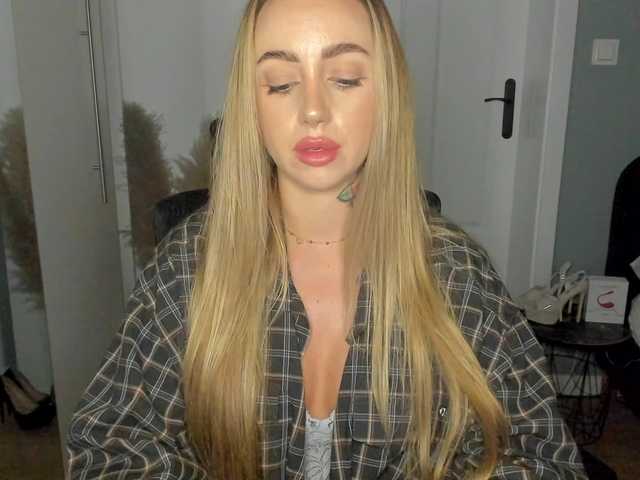 SEXYcoralie live cam preview