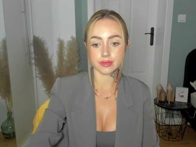 SEXYcoralie live cam on BongaCams