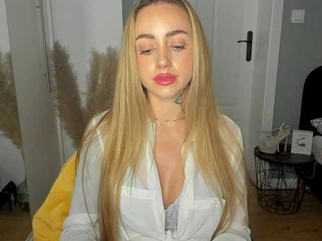 SEXYcoralie live cam on BongaCams