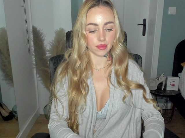 SEXYcoralie live cam on BongaCams
