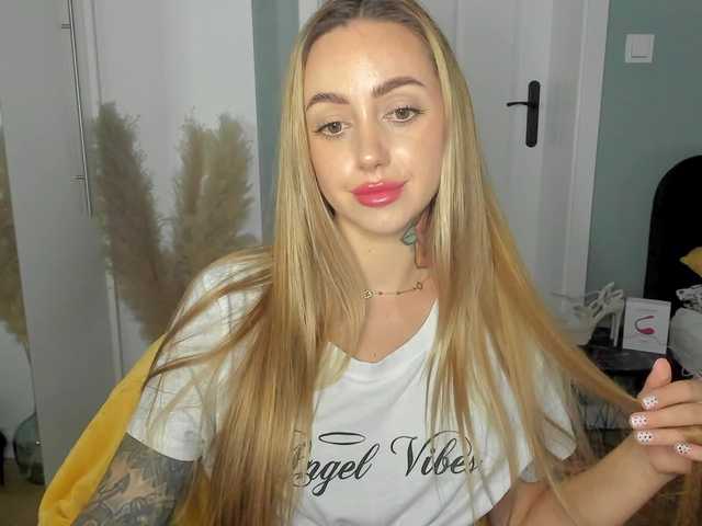 SEXYcoralie live cam on BongaCams