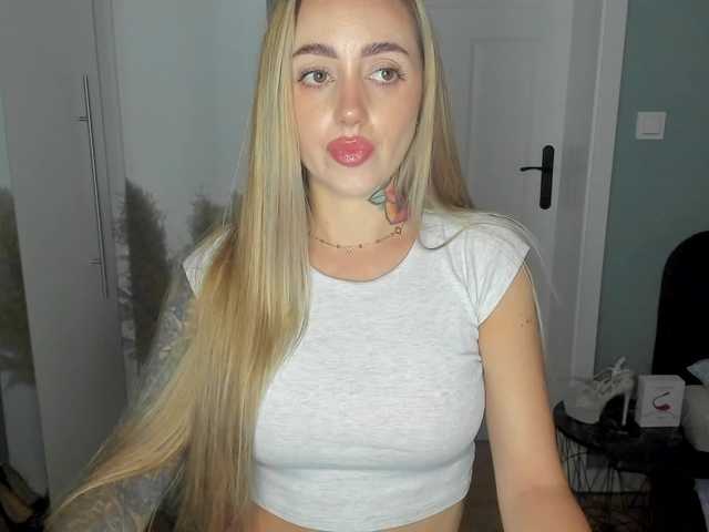 SEXYcoralie live cam on BongaCams