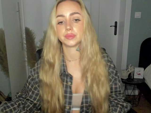 SEXYcoralie live cam on BongaCams