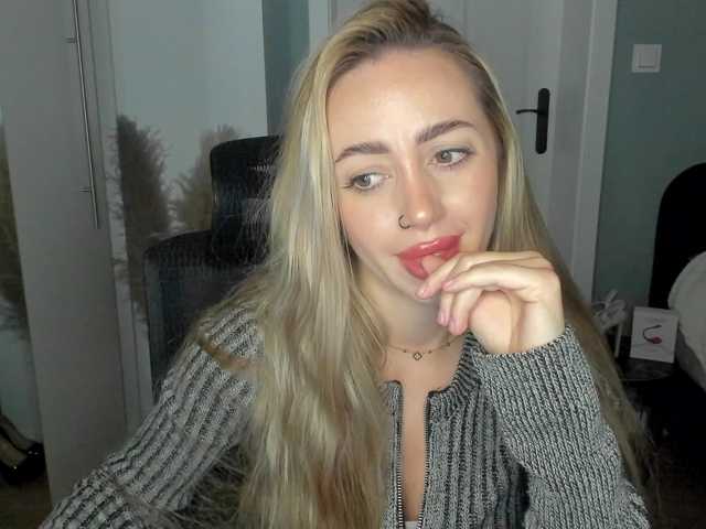 SEXYcoralie live cam on BongaCams