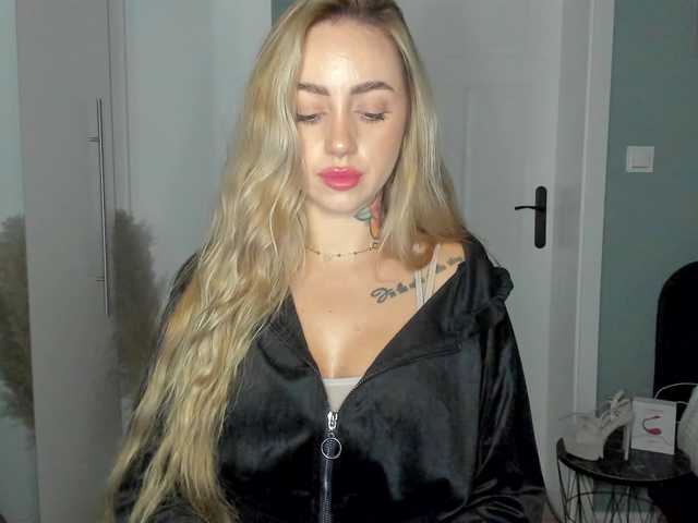 SEXYcoralie live cam on BongaCams