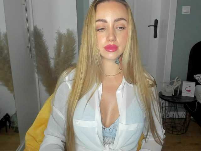 SEXYcoralie live cam on BongaCams