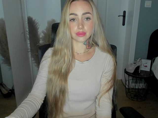SEXYcoralie — live female cam
