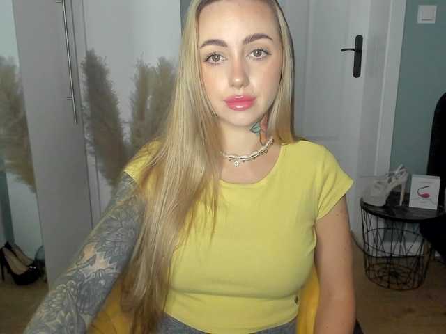SEXYcoralie live cam on BongaCams