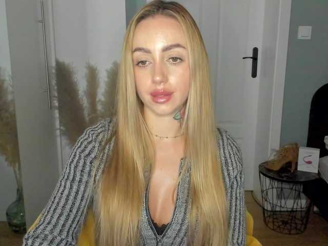 SEXYcoralie live cam on BongaCams