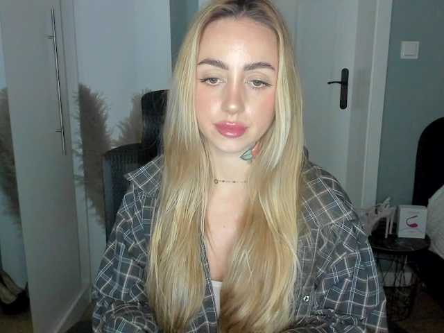 SEXYcoralie live cam on BongaCams