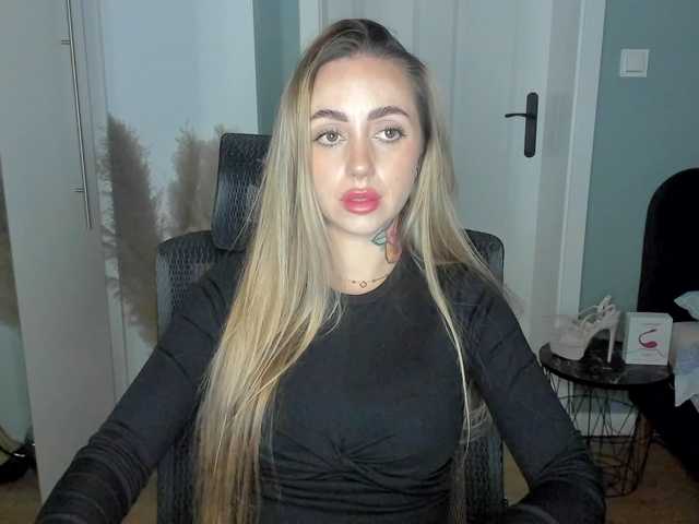 SEXYcoralie live cam on BongaCams