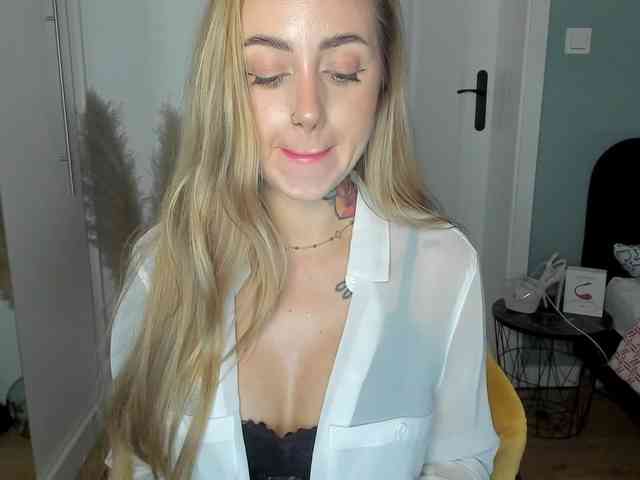 SEXYcoralie webcam