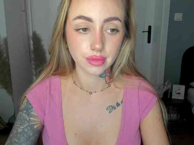 SEXYcoralie webcam