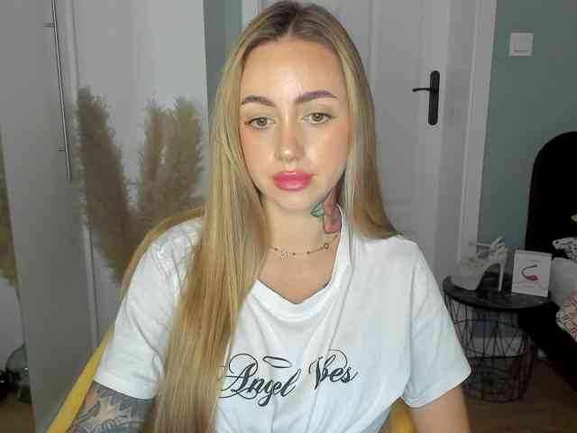 SEXYcoralie webcam