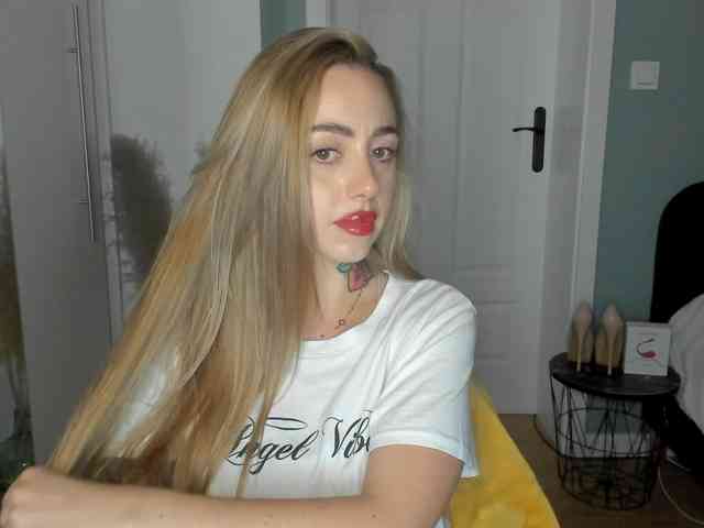 SEXYcoralie webcam