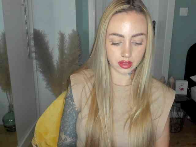 SEXYcoralie webcam