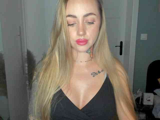 SEXYcoralie webcam