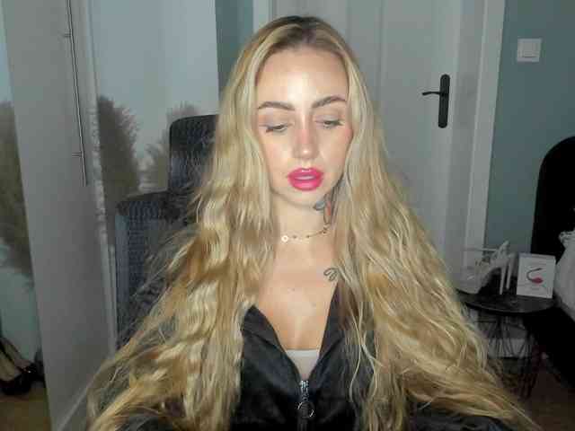 SEXYcoralie webcam
