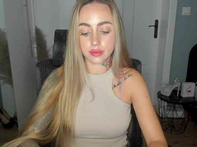 SEXYcoralie webcam