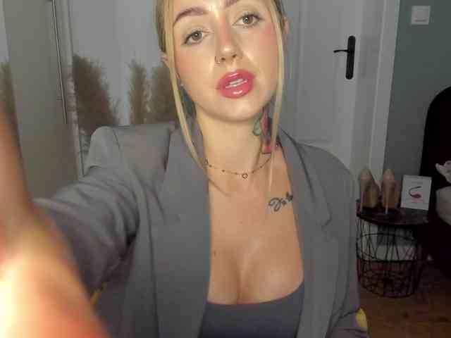 SEXYcoralie webcam