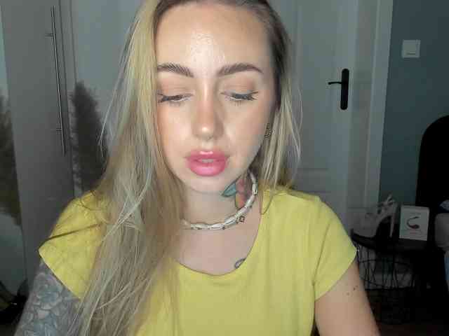SEXYcoralie webcam