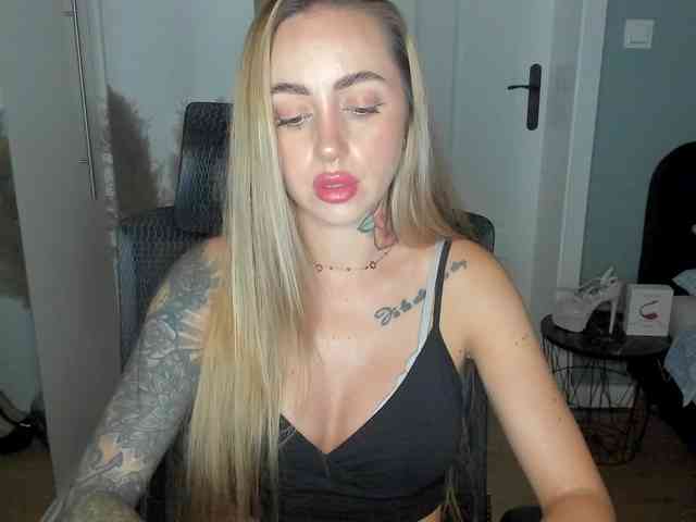 SEXYcoralie webcam