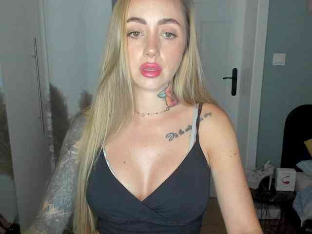 SEXYcoralie webcam