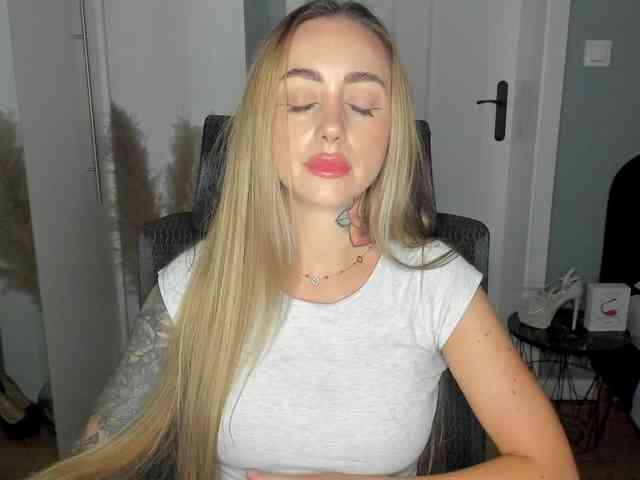 SEXYcoralie webcam