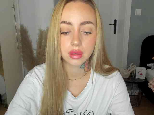 SEXYcoralie webcam