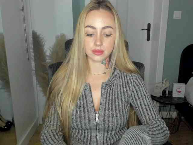 Model: SEXYcoralie